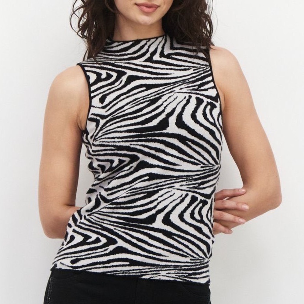 Carmen Marc Valvo Zebra Print Mock Neck Sleeveless Knit Top Black White M